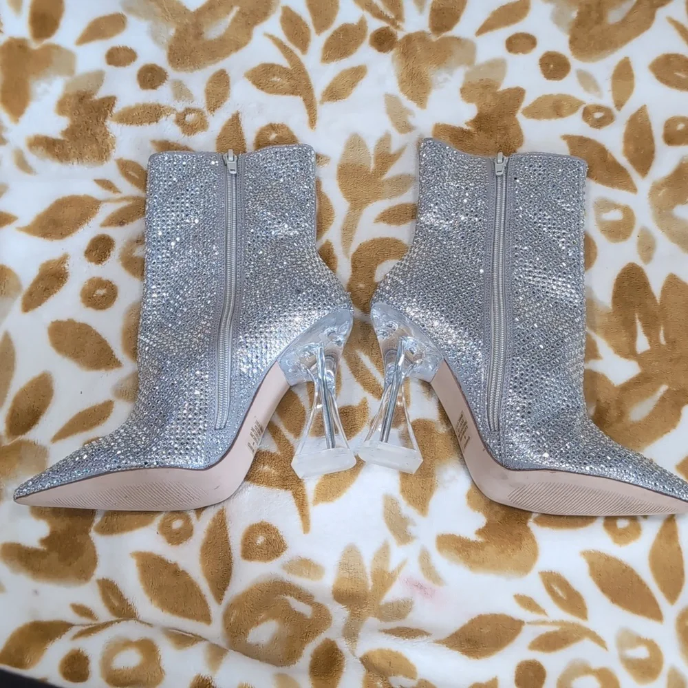 Steve Madden turn heads